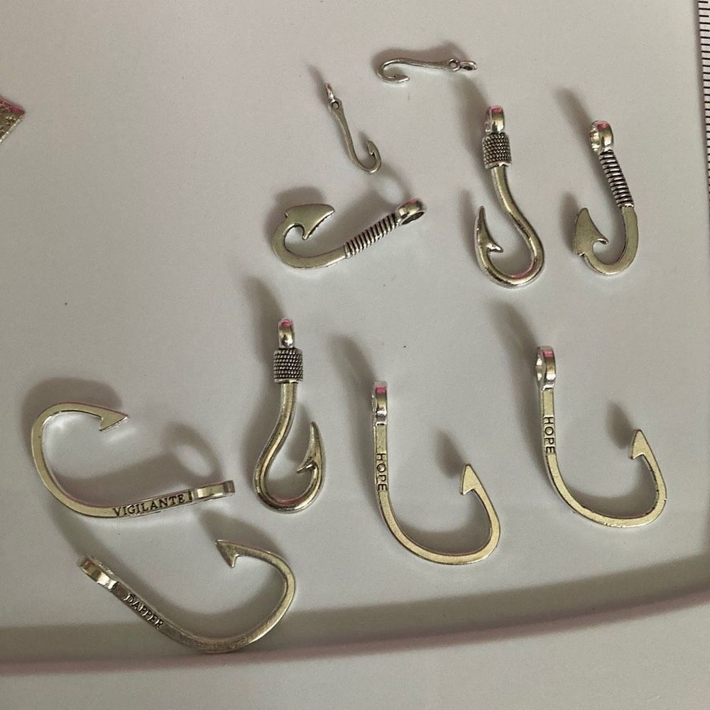 Necklace bracelet, charm, pendants, fishing hooks, dapper, vigilante, hope
No ch